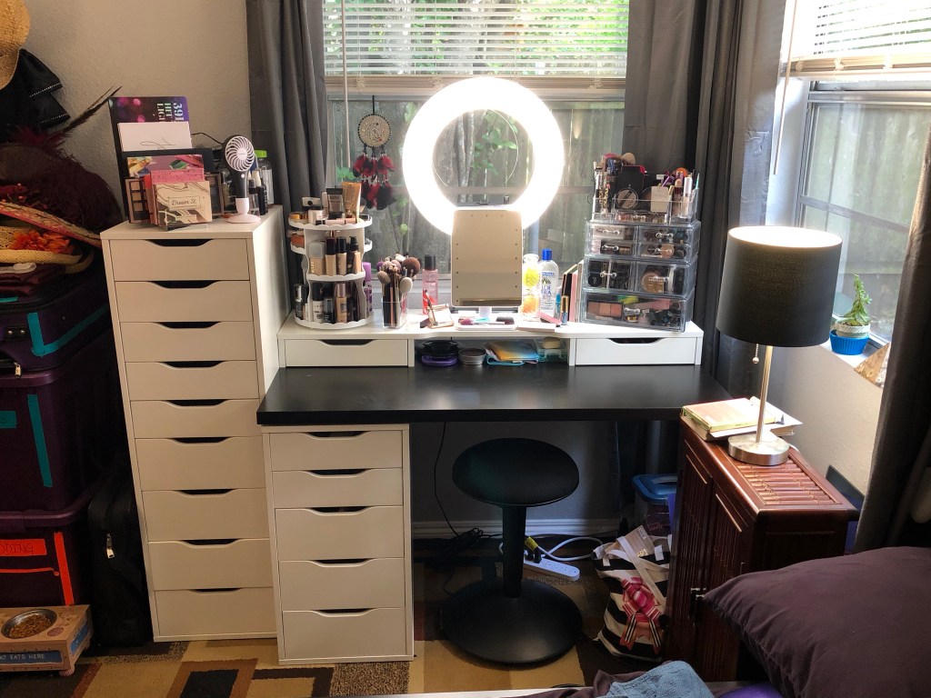 WrinkleNWarPaint.com, wrinkles, war paint, makeup, vanity, Ikea, ring light